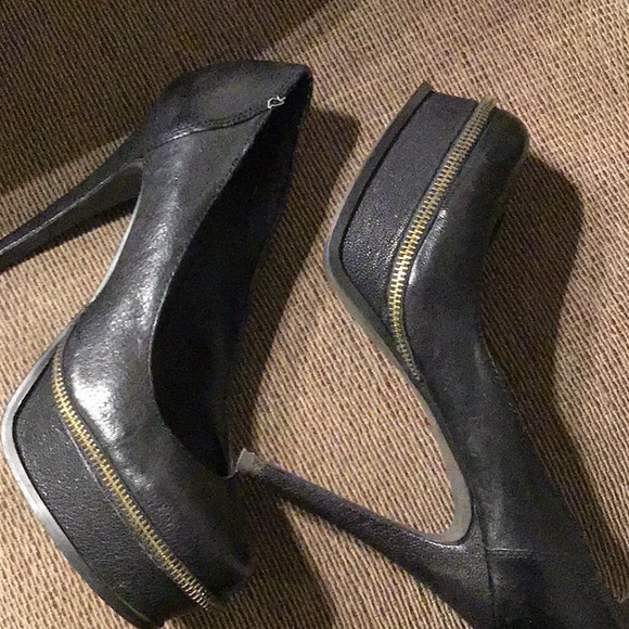 Women’s dress and shoes- size 8 - Picture 7 of 8